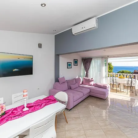 Dom wakacyjny Gorgeous In Rogoznicko *