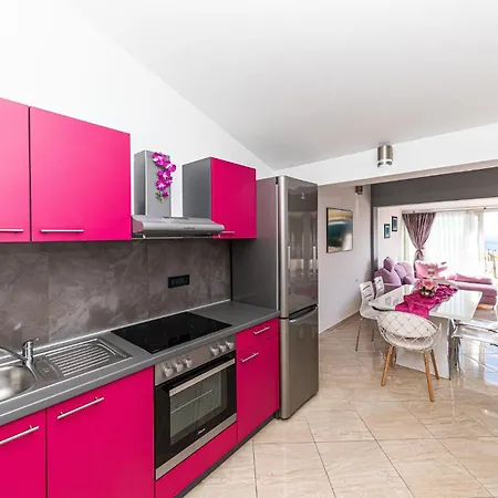 Gorgeous In Rogoznicko Dom wakacyjny Zečevo