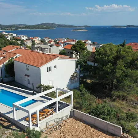 Dom wakacyjny Gorgeous In Rogoznicko *