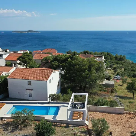 Dom wakacyjny Gorgeous In Rogoznicko Zečevo