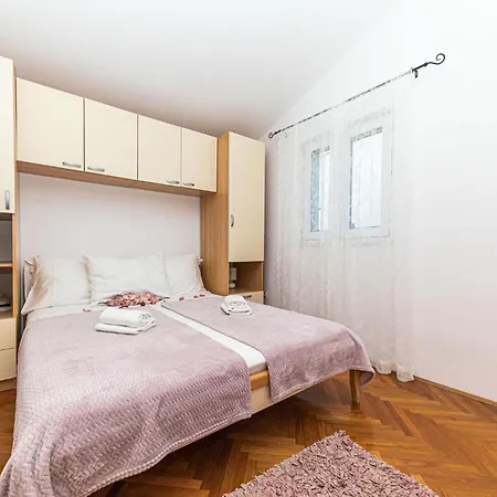 Gorgeous In Rogoznicko Dom wakacyjny *