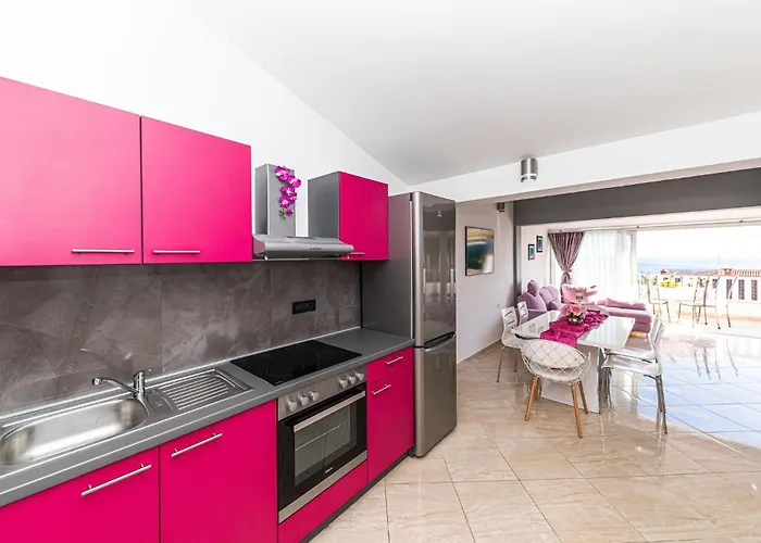 Gorgeous In Rogoznicko Dom wakacyjny Zečevo