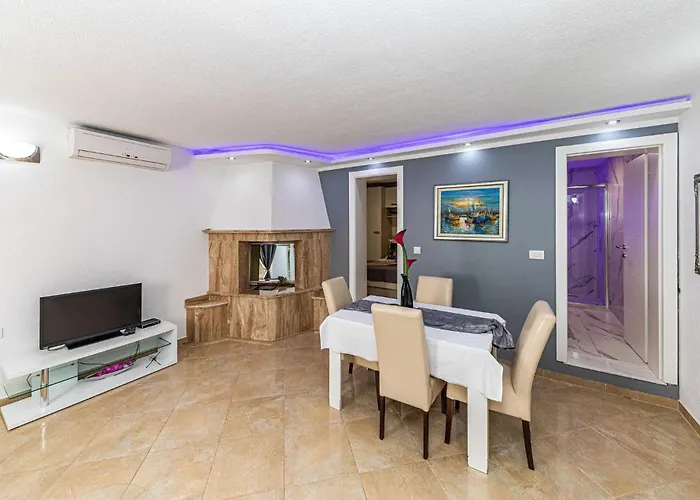 Gorgeous In Rogoznicko Zečevo