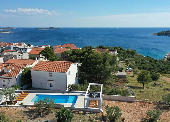 Dom wakacyjny Gorgeous In Rogoznicko Zečevo