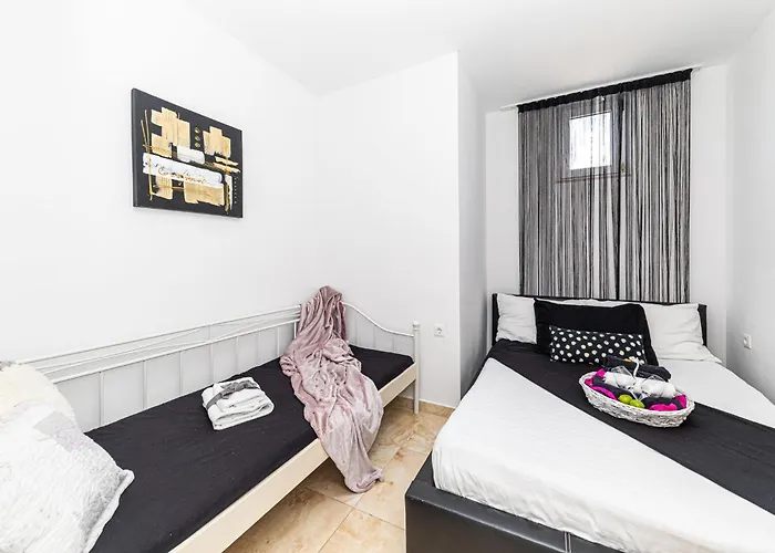 Tatil Evi Gorgeous In Rogoznicko Zečevo