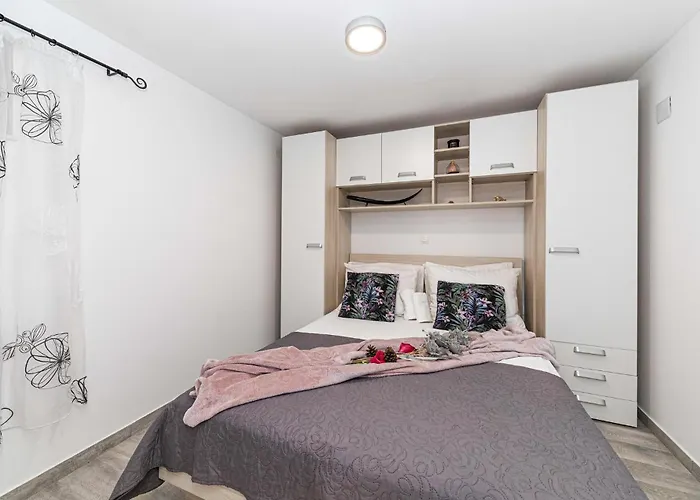 Tatil Evi Gorgeous In Rogoznicko Zečevo